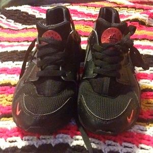 Nike Huarache Boys shoe